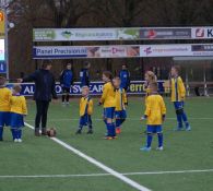 Opkomst Mini's - JO11-3 tijdens de wedstrijd DZC'68 1 - SDVB 1