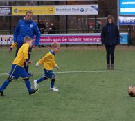 Opkomst Mini's - JO11-3 tijdens de wedstrijd DZC'68 1 - SDVB 1