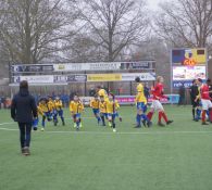 Onze Player escort tijdens DZC'68 1 - vv Hierden 1