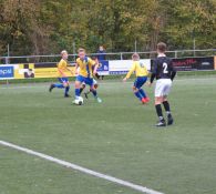 JO13-1 krijgt masterclass in voetbal Intimidatie.