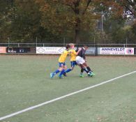 JO13-1 krijgt masterclass in voetbal Intimidatie.