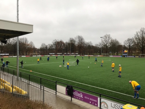 Sfeerimpressie eerste walking football wedstrijd bij DZC'68