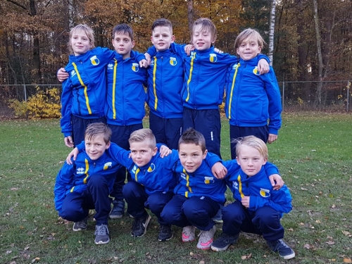 DZC'68 JO11-7 in trainingspakken van Auto Westerveld 