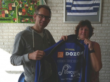 Dozon BV & Pedicure Karin sponsoren trainingspakken D2