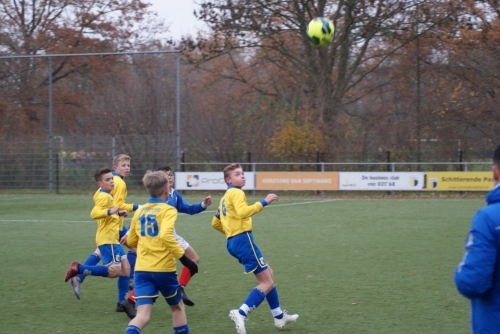 JO13-1 blijft de koplopers in zicht houden.