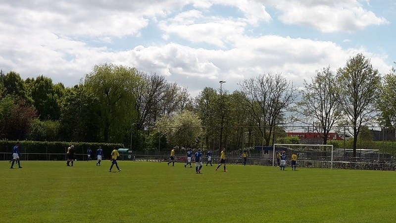 De trein van DZC'68 JO19-3 doet Westervoort aan