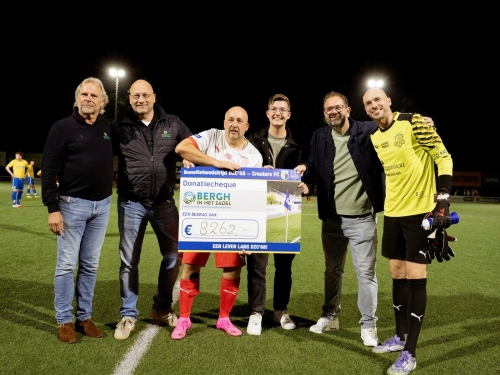 Alleen winnaars bij benefietwedstrijd DZC'68 - Creators FC