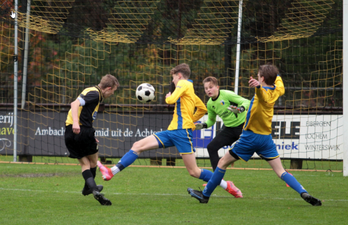 Foto's VV Vorden JO17-1 - DZC'68 JO16-1