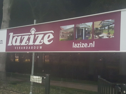 Lazize verandabouw bordsponsor bij DZC'68