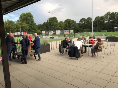 Eerste zomeravondvoetbal  goed bezocht