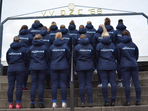 DZC68 VR2 loopt er warmpjes bij dankzij HappyNurse en JOLIE Fashion 