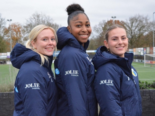 DZC68 VR2 loopt er warmpjes bij dankzij HappyNurse en JOLIE Fashion 