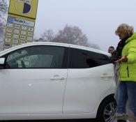 Helga Riekel ontvangt hoofdprijs loterij!