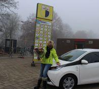 Helga Riekel ontvangt hoofdprijs loterij!